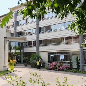 https://hotel-valpre.hotels-rhonealpes.com
